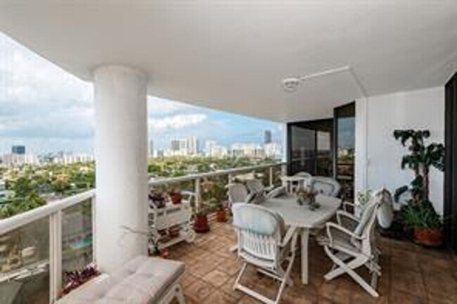Building Photo - 3598 Yacht Club Dr
