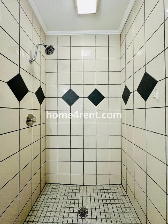 Building Photo - A Lovely Four Bedroom Home in Lenexa w/ Wood Floors, Finished Basement and a Fenced Yard!