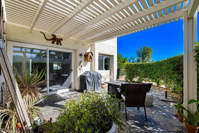 Building Photo - 6071 Hazeltine Plaza