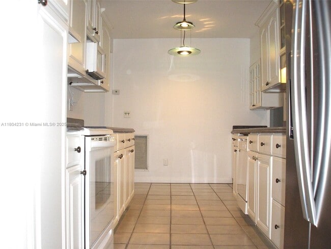 Building Photo - 11111 SW 78th Ct