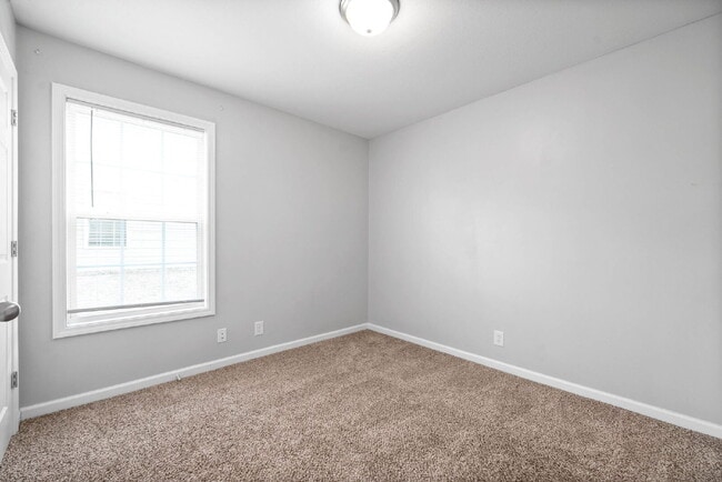 Building Photo - RANCH with huge, fenced yard on a corner lot!! Minutes to Fort Campbell, I-24, Clarksville, and a...