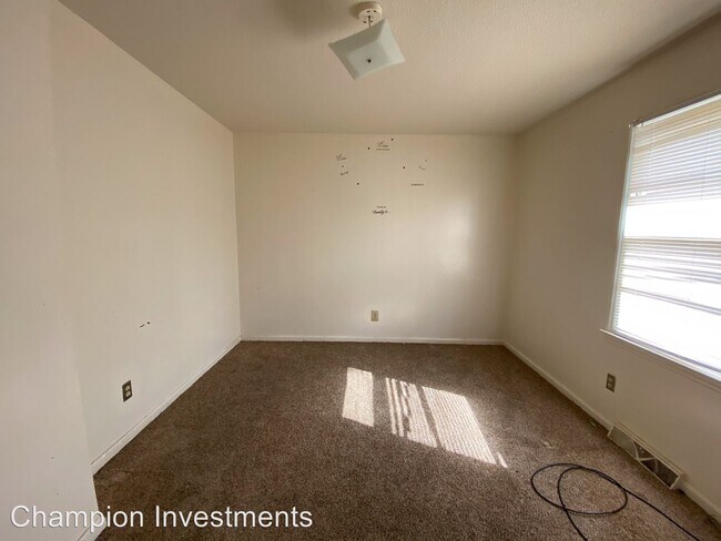 Building Photo - 622 Margrace Rd