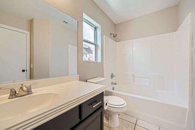 Building Photo - Great Henderson Single Story Home