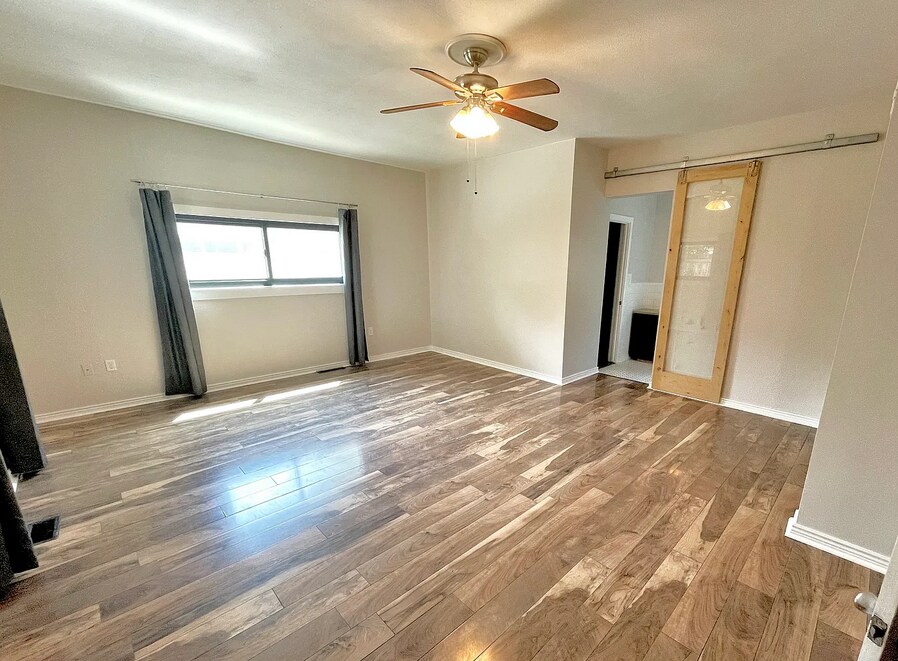 Building Photo - 909 E Cimarron St