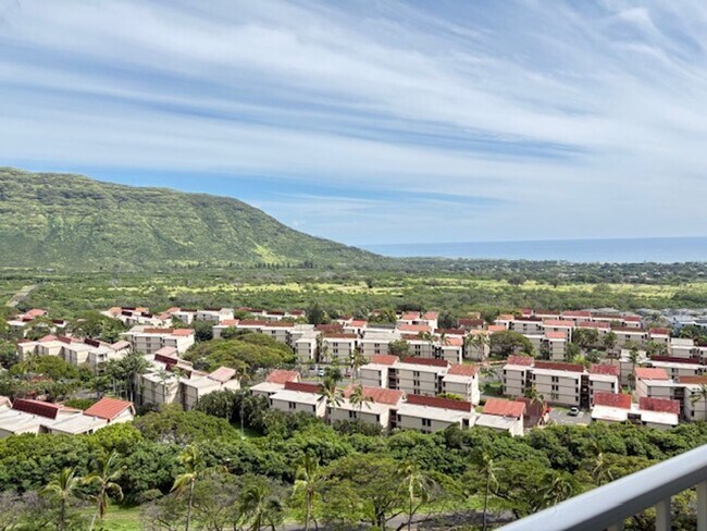 Building Photo - One Bedroom Makaha Valley Towers