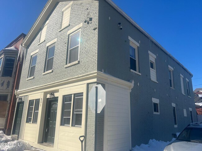 Building Photo - 351 4th St