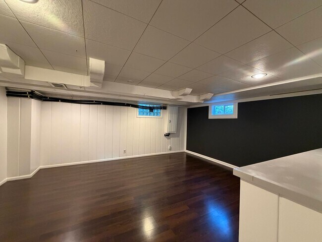Building Photo - 924 N Union Ave