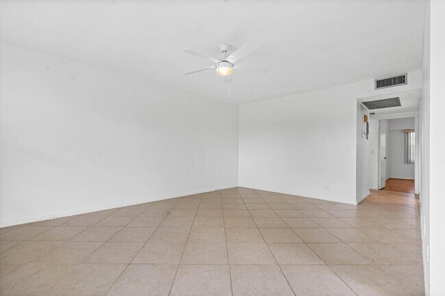 Building Photo - 74 Mansfield B