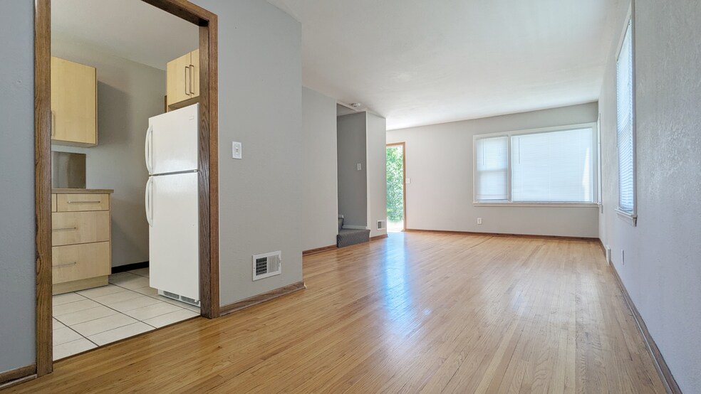 Building Photo - 115 19th St. SE