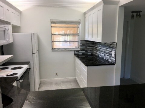 Kitchen - 829 Camino Rd