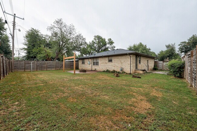 Building Photo - 4121 NW 20th St