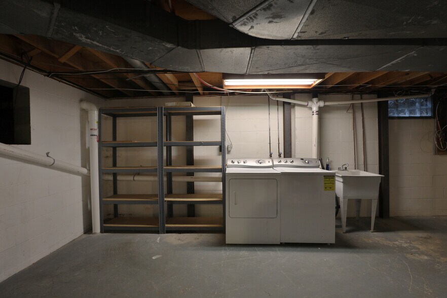 Building Photo - 7002 Wethersfield Pl