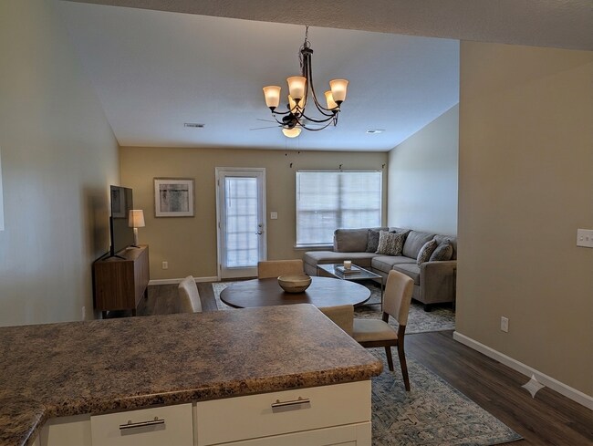 Building Photo - 3880 Simpson Rd E