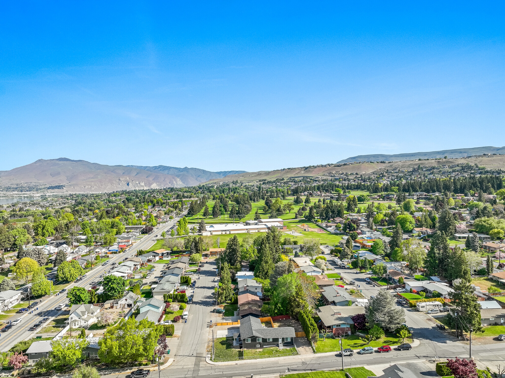 Building Photo - 1301 Clements Cir