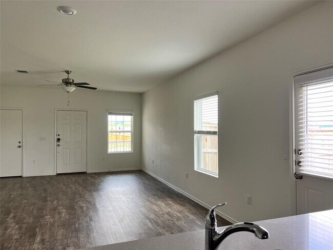 Building Photo - 7501 Ivy Trellis Trl