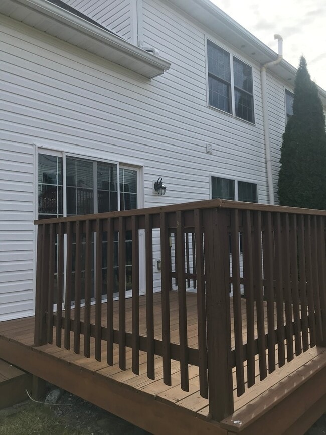Building Photo - Beautiful State College townhouse available June!