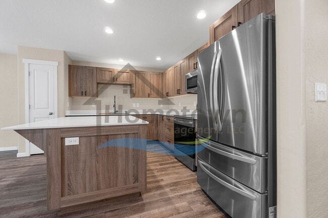 Building Photo - 3 Bedroom 3 Bathroom Home with Attached Ga...