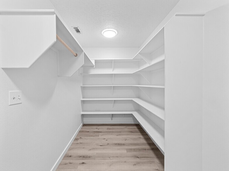 Building Photo - 9562 W Littlewood Dr