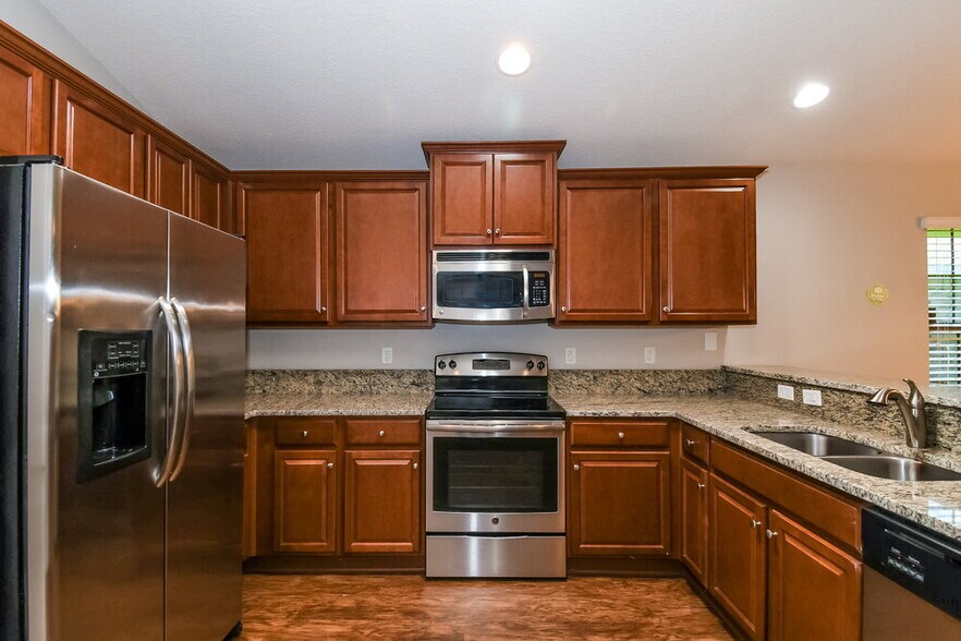 Building Photo - 2195 Thornbrook Dr