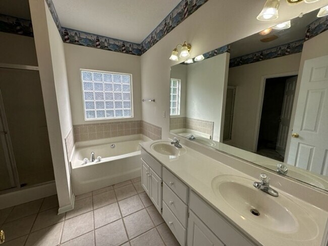 Building Photo - 701 Spalding Ct