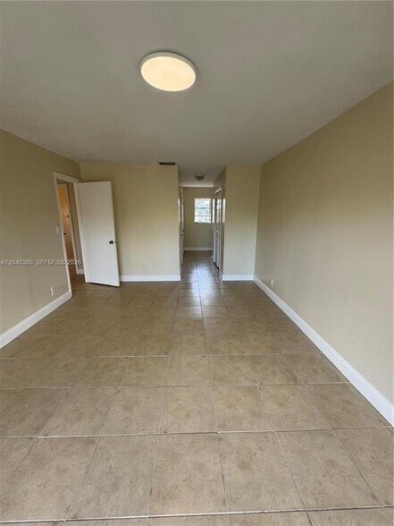Building Photo - 3167 Coral Springs Dr