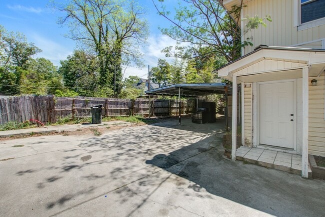 Building Photo - Now Leasing - Charming Renovated 3BR Home Near Downtown Columbia & Major Colleges