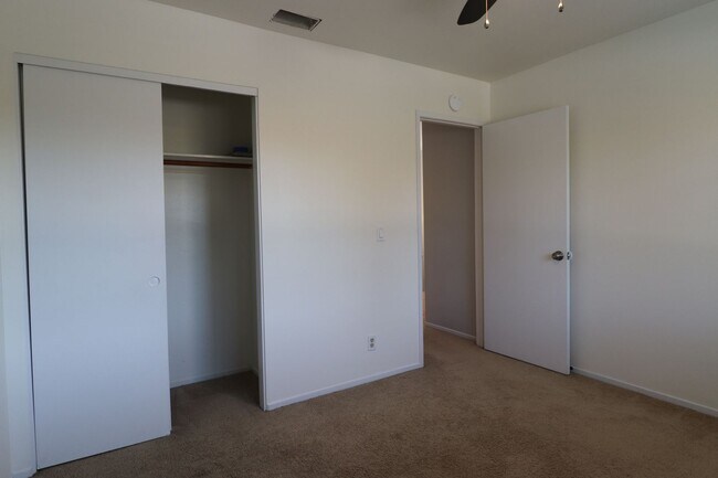 Building Photo - Rice Ranch Condo
