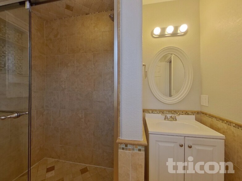 Building Photo - 414 Hawthorn St