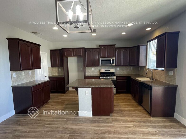 Building Photo - 406 Tara Bella Pl