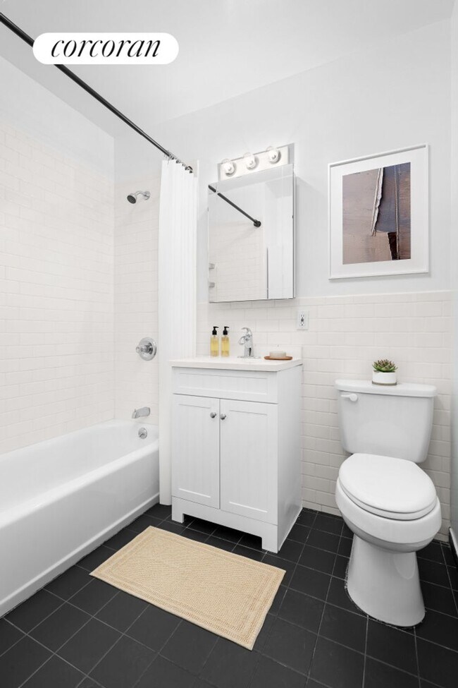 Building Photo - 304 Henry St