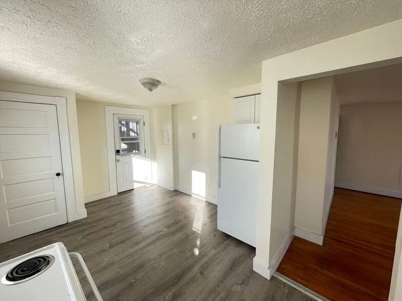 Building Photo - 214 Kelley St