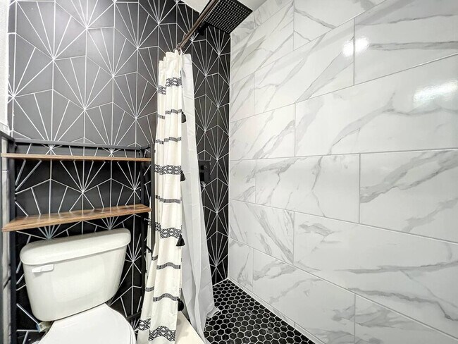 Building Photo - 1829 Hollenbeck Dr