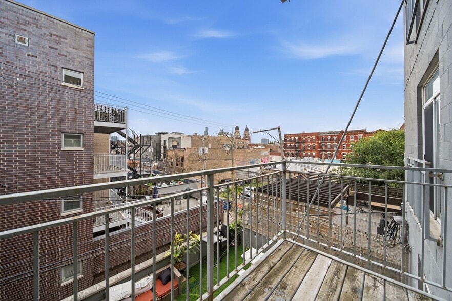 Balcony off Primary bedroom - 815 N Ashland Ave