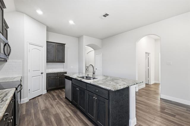 Building Photo - 513 Oleander Dr