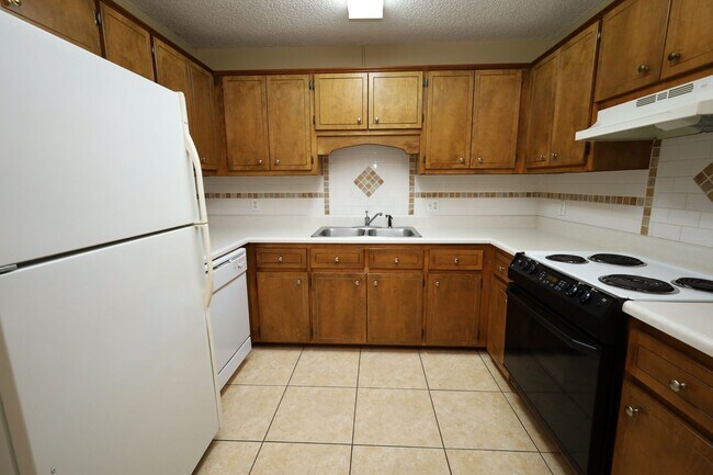 Building Photo - 6104 Vinnie Dr