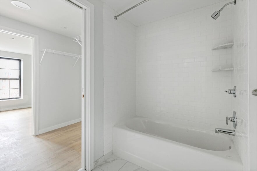 Building Photo - 11 Soden St