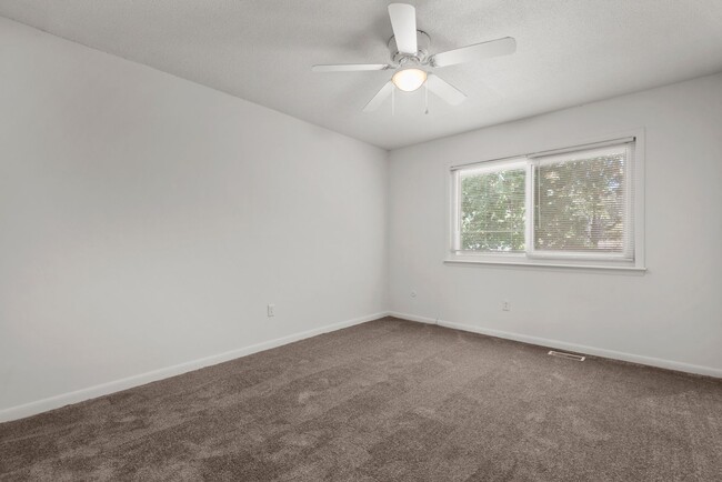 Building Photo - Virginia Beach Townhome