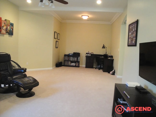 Building Photo - Spacious 4 Bed / 2 Bath Home in HOA Community with Gardening Included