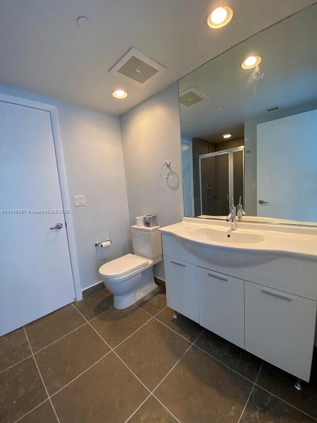 Building Photo - 475 Brickell Ave