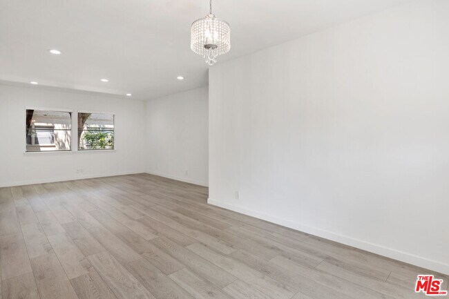 Building Photo - 3635 Kalsman Dr
