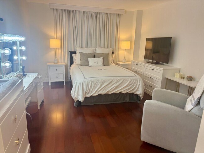 Building Photo - 2780 NE 183rd St