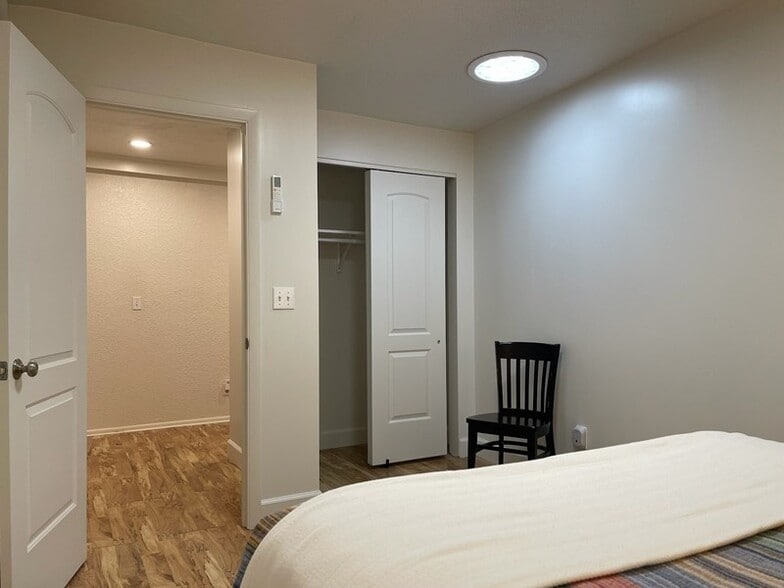 Building Photo - 2730 S Highland Dr