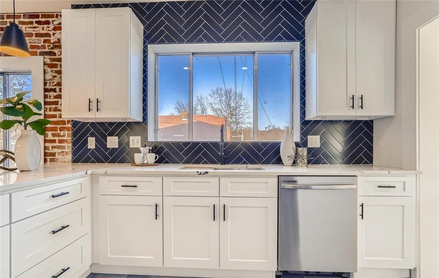 Building Photo - Stunning Potter Highlands home near Highland & Sunnyside