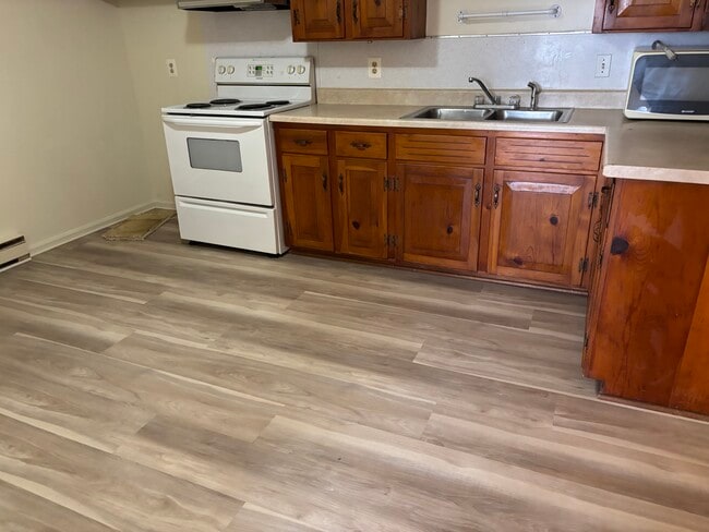 Building Photo - 201 E Main St