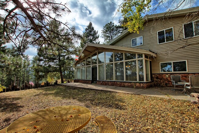 Building Photo - 3 bed 2 bath mountain rental