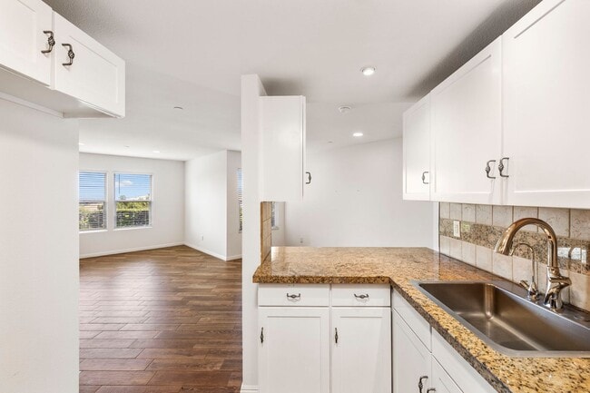 Building Photo - 1056 Calle Del Cerro