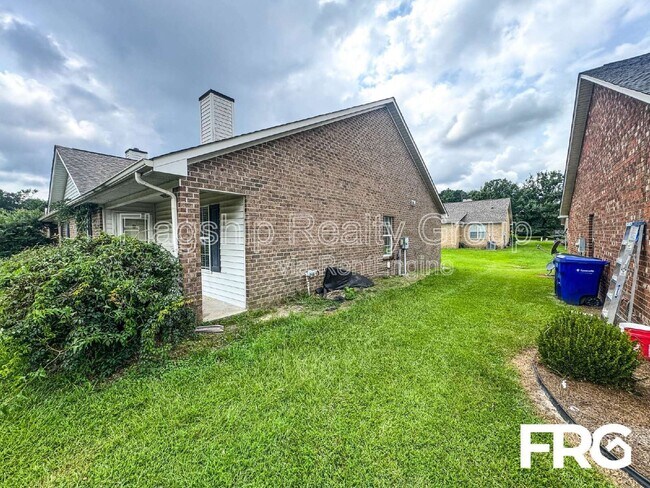 Building Photo - 3311 Moseley Dr