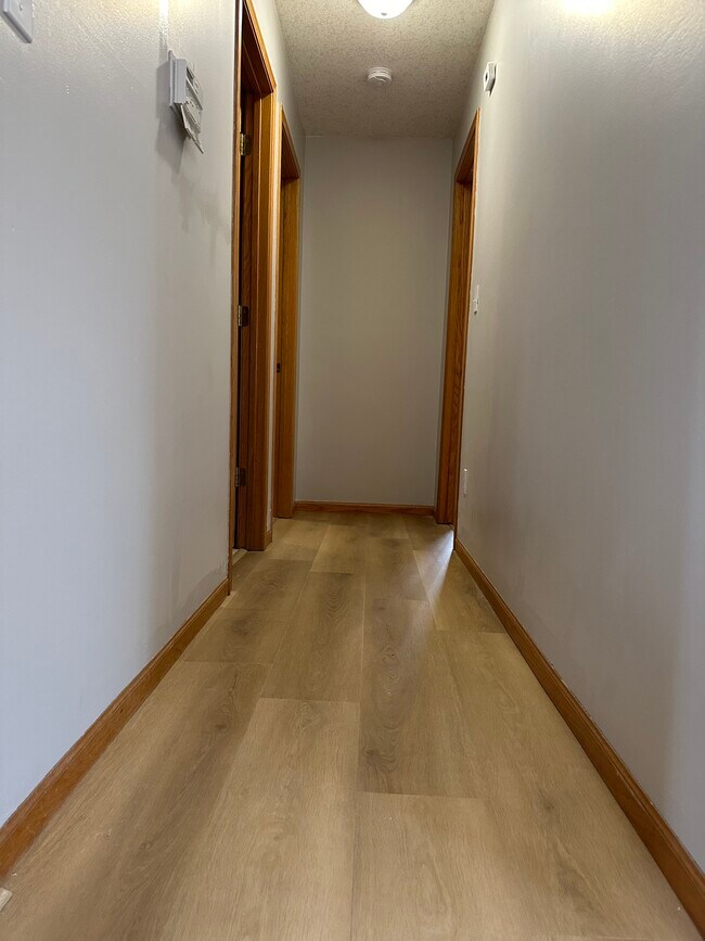 Building Photo - 6287 Fairway Dr NW