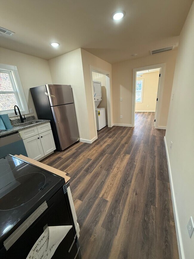 Building Photo - Simonds Road Duplex