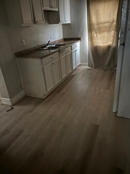 Building Photo - 1161 Lawton Dr